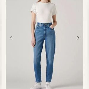 Levi's High Waisted Mom Jeans in Medium Wash Size 24